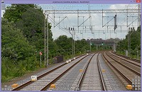 APC permanent magnet beacons and OHLE neutral section, on the Watford Junction to Rugby route (openBVE Routeviewer Tool)